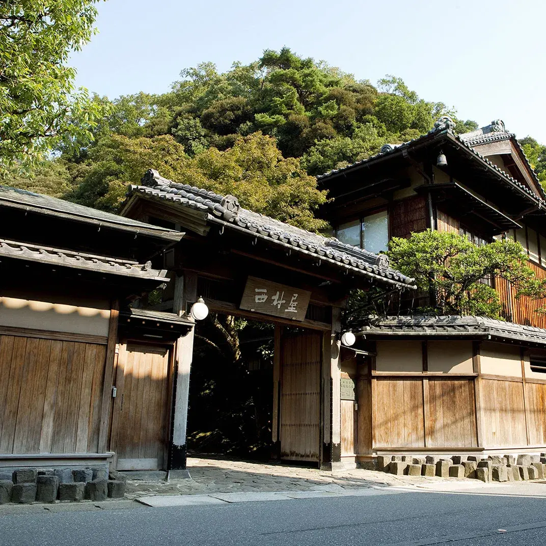 Nishimuraya Honkan's wooden entrance gate and machiya facade in Kinosaki Onsen