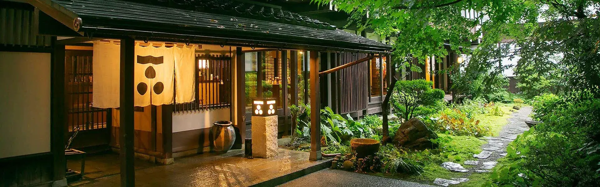 Wada-ya's lantern-lit entrance and stone-path garden at the Shirayama Hime Shrine approach