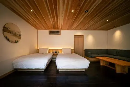 BYAKU Narai guest room with cedar ceiling and round mountain landscape scroll