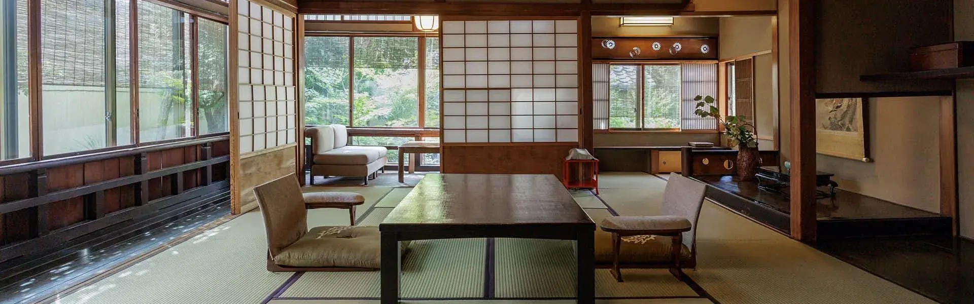 Hiiragiya Ryokan's tatami room with shoji screens and inner garden view, Kyoto
