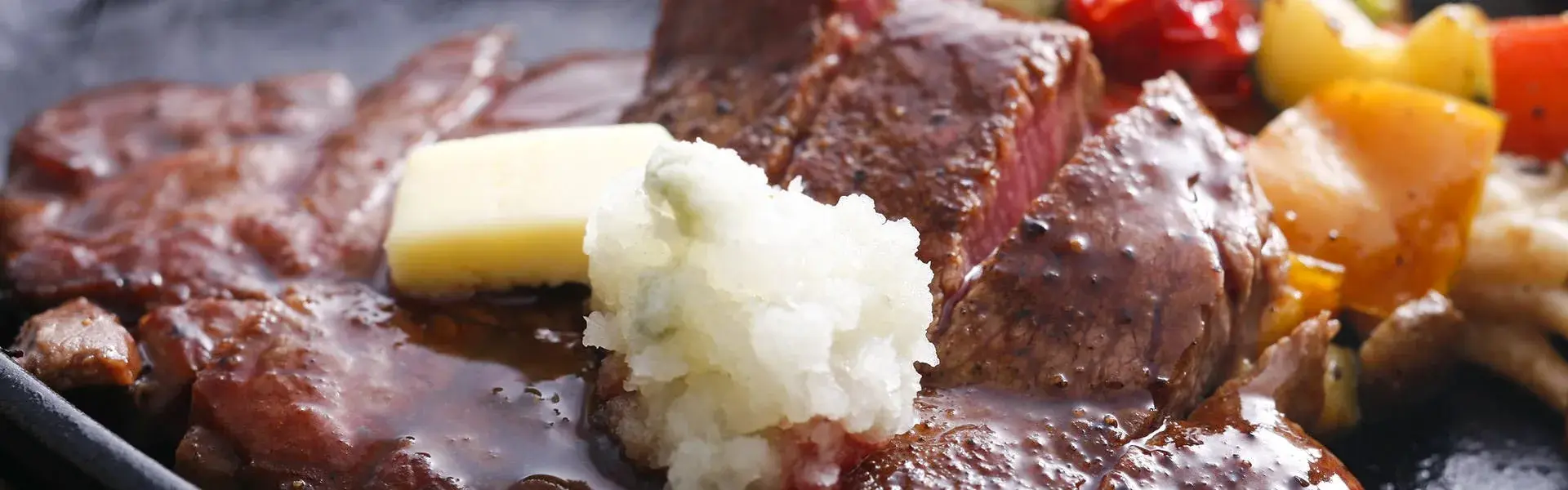 Seared wagyu steak on iron plate with grated daikon and butter, Okuhida Onsen-go
