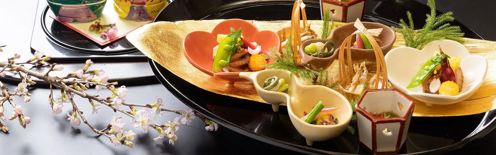 Kaiseki opening course on lacquer and gold at Fujiiso, Yamada Onsen