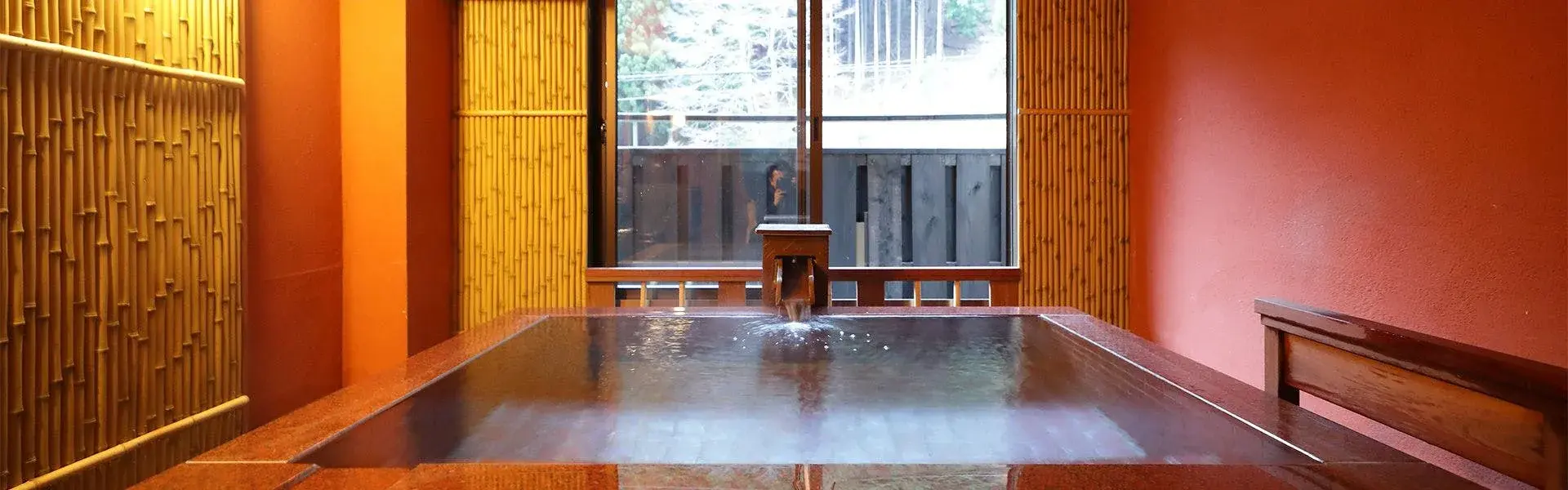 Private indoor bath with bamboo walls and terracotta plaster at Yunosimakan