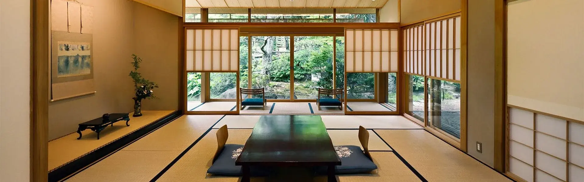 Tatami room with lacquer table, hanging scroll, and garden shoji at Beniya
